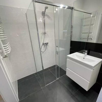 Long-Term Rental: 2-Room Apartment 53 m² with Balcony, Warsaw, Wola