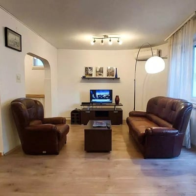 Alquiler a largo plazo de un apartamento de cuatro habitaciones en el centro de la ciudad, Belgrado