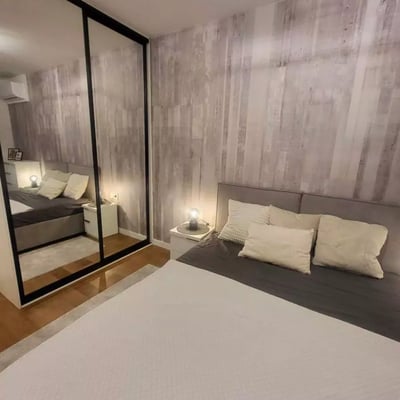 Alquiler a largo plazo de un nuevo apartamento de dos habitaciones en un complejo residencial de lujo, Nuevo Belgrado