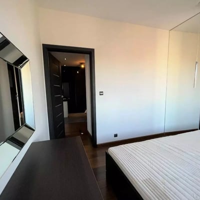 Alquiler a largo plazo: Apartamento de 2 habitaciones, al. Jana Pawła 2, distrito Czyżyny, Cracovia