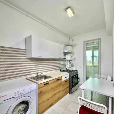 Alquiler a largo plazo: Apartamento de una habitación en "Militari Residence", Bucarest, 40 m²