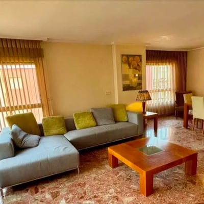 Long-term rental: 3-bedroom apartment, 122 m², Alicante, parking included