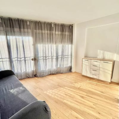 Long-term rental Alicante, San Juan: spacious 3-bedroom apartment with an office, newly renovated