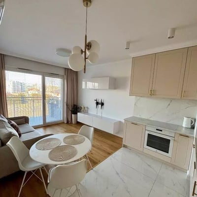 Alquiler a largo plazo, Varsovia, Calle Lazurowa, distrito Bemowo: apartamento de 2 habitaciones con balcón