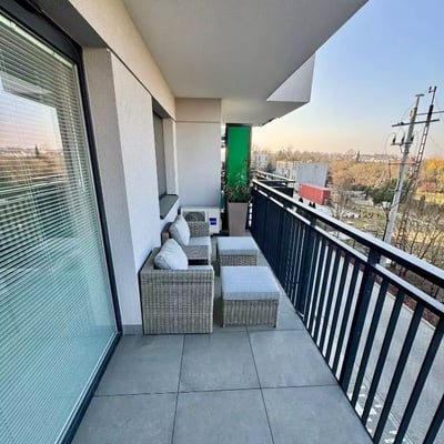 Alquiler a largo plazo, Varsovia, Calle Lazurowa, distrito Bemowo: apartamento de 2 habitaciones con balcón