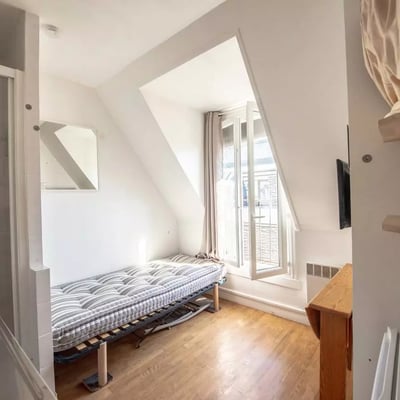 Alquiler a largo plazo de estudio con balcón en París, Francia