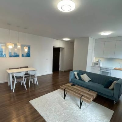 Alquiler a largo plazo de apartamento de 2 habitaciones en Varsovia, distrito Wola, Polonia