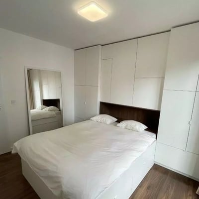 Alquiler a largo plazo de apartamento de 2 habitaciones en Varsovia, distrito Wola, Polonia