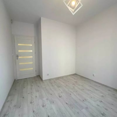 Long-term rental 51 m² apartment with 3 rooms, a balcony, and parking in Bemowo, Warsaw