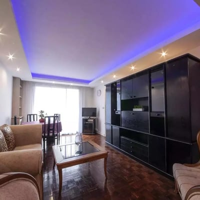 Alquiler a largo plazo – amplio apartamento de 3 habitaciones con balcón y parking en las afueras de París