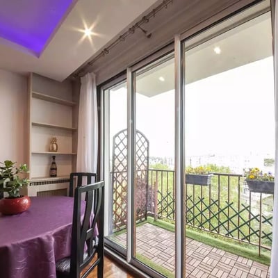 Alquiler a largo plazo – amplio apartamento de 3 habitaciones con balcón y parking en las afueras de París