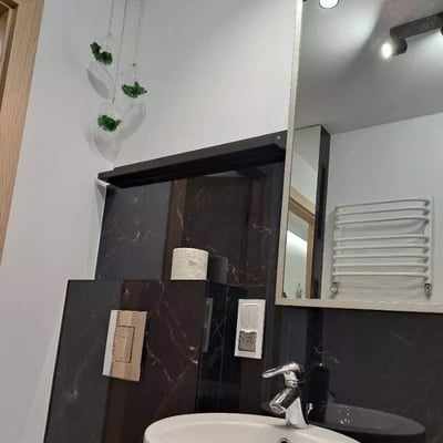 Alquiler a largo plazo piso moderno de 2 habitaciones con balcón en Zabłocie, Cracovia