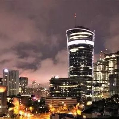 Long-term rental of a modern 3-room apartment in Wola (Warsaw) with a balcony and underground parking