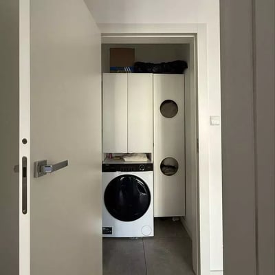 Alquiler a largo plazo de un acogedor piso de 2 habitaciones con balcón y parking en Wola, Varsovia