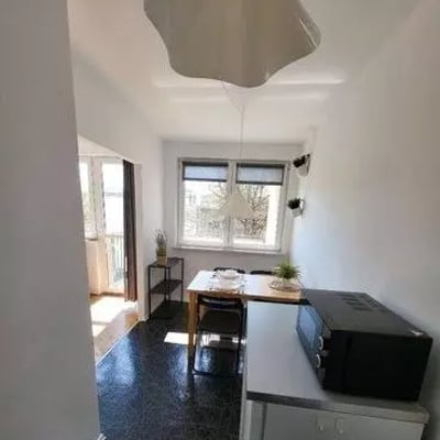 Долгосрочная аренда уютной кавалерки с балконом в центре Варшавы
