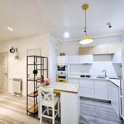 Long-term rental 3-room apartment in Old Town, Batumi