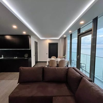 Alquiler a largo plazo apartamento de 1 dormitorio con vista panorámica al mar, Batumi