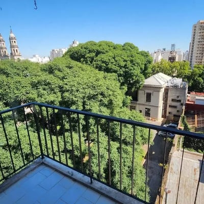 Long-term rent 3-room apartment with a balcony in San Telmo, Buenos Aires