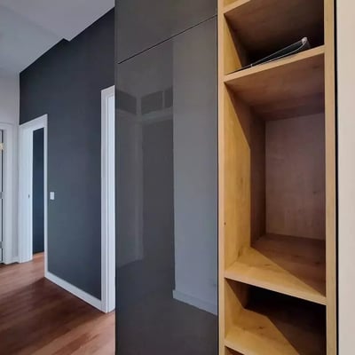 Alquiler a largo plazo de apartamento de 3 habitaciones en el complejo premium Savada 3, Nuevo Belgrado