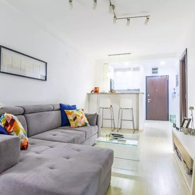Alquiler a largo plazo en Belgrado departamento de 2 ambientes, 45 m² con balcón y calefacción