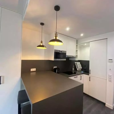 Long-term rental in Paris: studio apartment, 35 m², on Rue Berri with parking and all amenities
