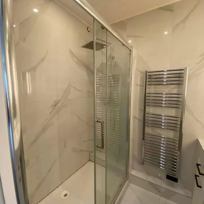 Long-term rental in Paris: studio apartment, 35 m², on Rue Berri with parking and all amenities