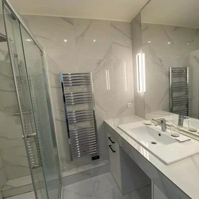 Long-term rental in Paris: studio apartment, 35 m², on Rue Berri with parking and all amenities