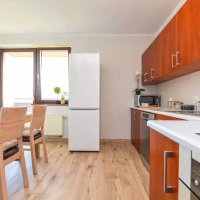 Долгосрочная аренда в Кракове современной 3-комнатной квартиры 65 м² с балконом, район Prądnik Czerwony