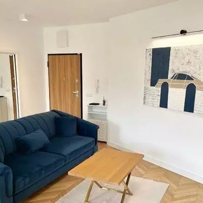 Long-term rental in Warsaw, Wola — 3-room 70 m² apartment with balcony, air conditioning, and smart home system