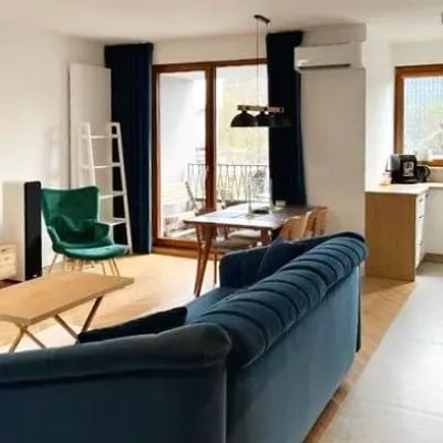 Long-term rental in Warsaw, Wola — 3-room 70 m² apartment with balcony, air conditioning, and smart home system