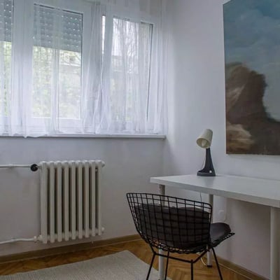 Долгосрочная аренда в Белграде — двухкомнатная квартира 50 м² в центре города, с кондиционером и возможностью проживания с питомцами