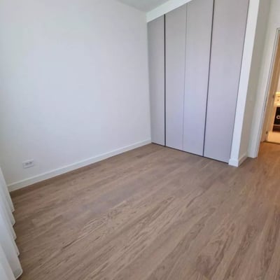 Long-term rental in Belgrade — stylish 3-room apartment 87m² in BW complex with balcony and parking