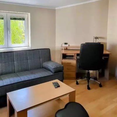 Alquiler a largo plazo en Belgrado — apartamento de 1 ambiente y 35 m² con aire acondicionado y calefacción eléctrica en el barrio de Voždovac