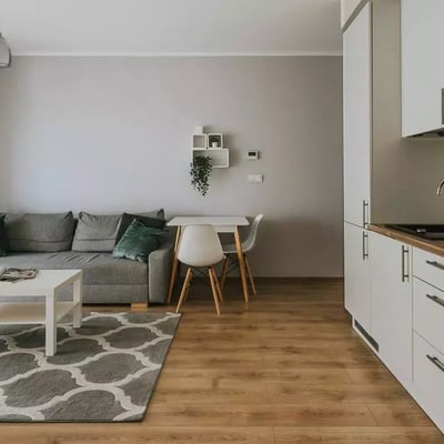Alquiler a largo plazo en Breslavia — apartamento de 40 m² en complejo Angel River con parking, gimnasio y spa cerca del centro