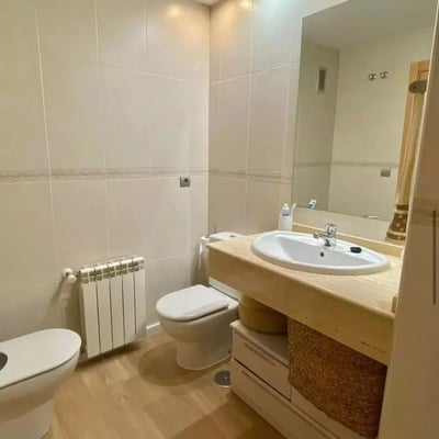 Long-term rental in Alicante — 3-bedroom apartment with terrace & parking, 130 m² near the center