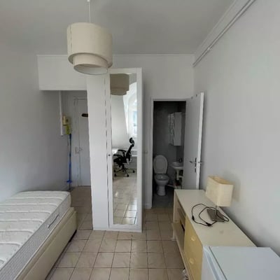 Long-term rental of a 10 m² studio on Rue de Franqueville, 16th arrondissement of Paris, with elevator