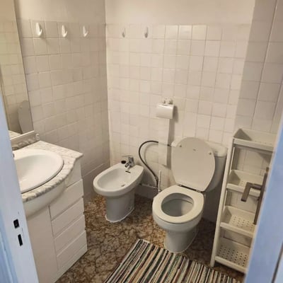 Long-term rent in Alicante spacious 3-bedroom apartment with balcony