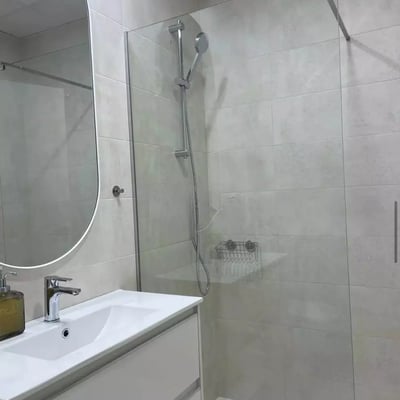 Долгосрочная аренда квартиры 86 м² в новостройке в Аликанте с террасой, бассейном и паркоместом