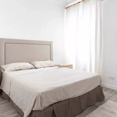 Long-term rental of a bright apartment in the center of Alicante, Spain