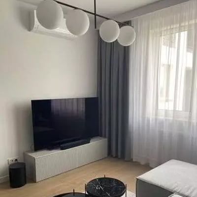 Alquiler a largo plazo de un piso de 54 m² con balcón y aire acondicionado en Praga-Północ, Varsovia, Polonia