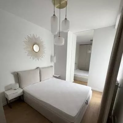 Alquiler a largo plazo de un piso de 54 m² con balcón y aire acondicionado en Praga-Północ, Varsovia, Polonia