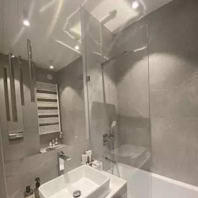 Alquiler a largo plazo de un piso de 54 m² con balcón y aire acondicionado en Praga-Północ, Varsovia, Polonia