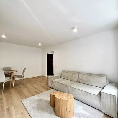 Location à long terme d’un appartement 2 pièces de 41 m² avec balcon, à Żoliborz, Varsovie, Pologne