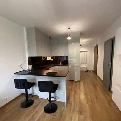 Долгосрочная аренда 2-комнатной квартиры 48 м² на Fort Wola, Варшава, Польша, рядом с метро