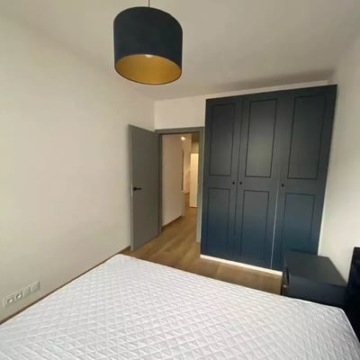 Долгосрочная аренда 2-комнатной квартиры 48 м² на Fort Wola, Варшава, Польша, рядом с метро