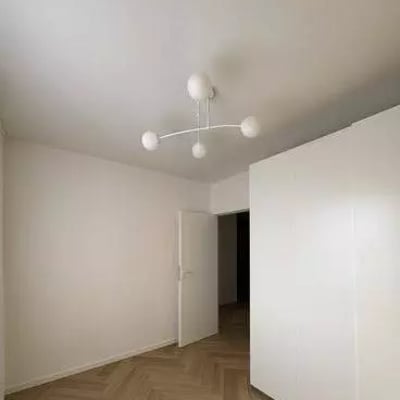Location à long terme d’un appartement 3 pièces de 60 m² avec balcon et parking, rue Edwarda Habicha, Varsovie, Pologne