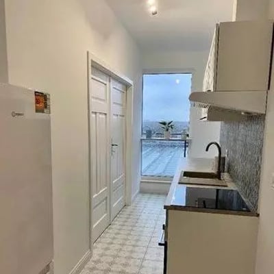Langzeitmiete einer 3-Zimmer-Wohnung (51 m²) mit Balkon und Parkplatz in der Kotsisa 8c Straße, Warschau, Polen