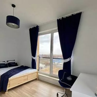 Langzeitmiete einer 3-Zimmer-Wohnung (51 m²) mit Balkon und Parkplatz in der Kotsisa 8c Straße, Warschau, Polen