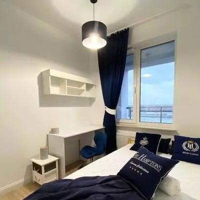 Alquiler a largo plazo de un apartamento de 51 m² y 3 habitaciones en la calle Kotsisa 8c, Varsovia, Polonia, con balcón y aparcamiento