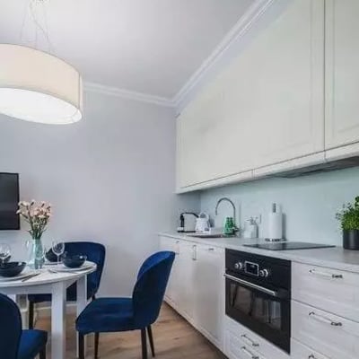 Langzeitmiete 36m² Wohnung mit Balkon in Wola, Warschau, Polen